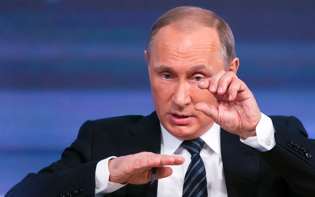 
Trong cuộc họp báo cuối năm, Tổng thống Nga Putin cho rằng, việc định giá dầu là 50 USD/thùng là quá lạc quan.
