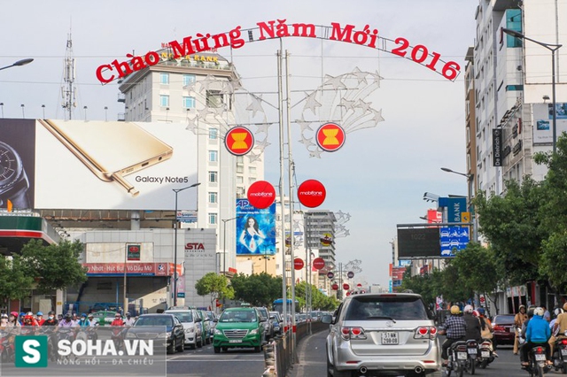 
Hình ảnh đường Nam Kỳ Khởi Nghĩa, con đường chính dẫn từ sân bay Tân Sơn Nhất vào trung tâm thành phố. 
