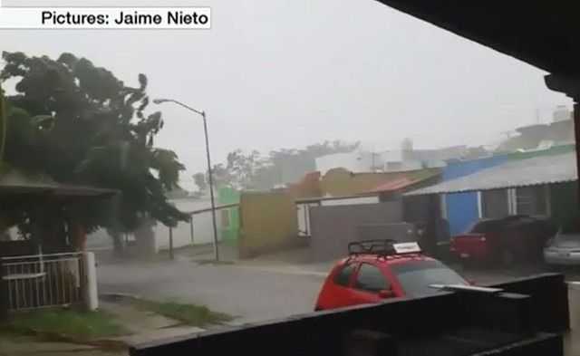 Gió lớn tại cảng Manzanillo (Ảnh: BBC)