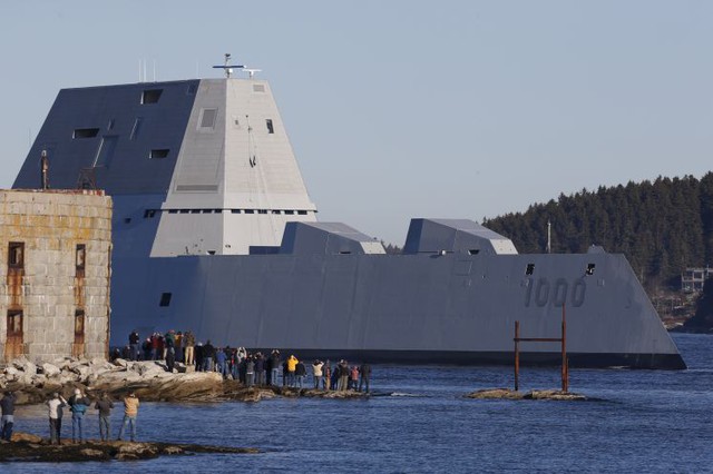 
Khu trục hạm USS Zumwalt (DDG-1000) lần đầu thử nghiệm trên biển Đại Tây Dương.
