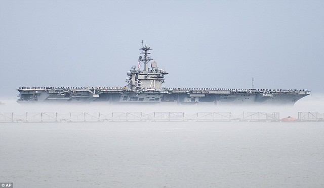 Tàu sân bay USS Theodore Roosevelt rời căn cứ hải quân Norfolk để thực hiện đợt triển khai theo kế hoạch hôm 11/3/2015.