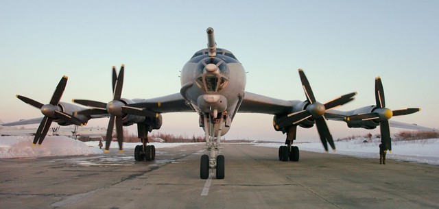 Máy bay săn ngầm tầm xa Tu-142