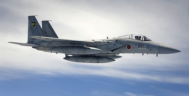 File:F-15J (897) of 306 Sqn waits to refuel near Okinawa, -10 May 2012 a.jpg