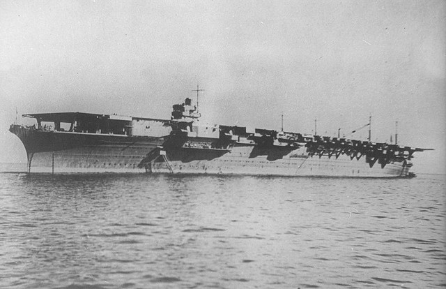 File:Japanese.aircraft.carrier.zuikaku.jpg