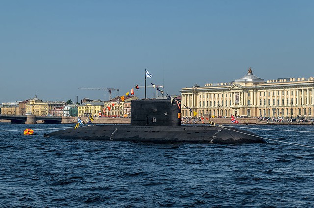 File:Submarine B-227 Vyborg in SPB.jpg