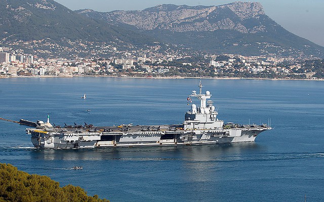 
Pháp đã điều tàu Charles De Gaulle hỗ trợ diệt IS ở Syria.
