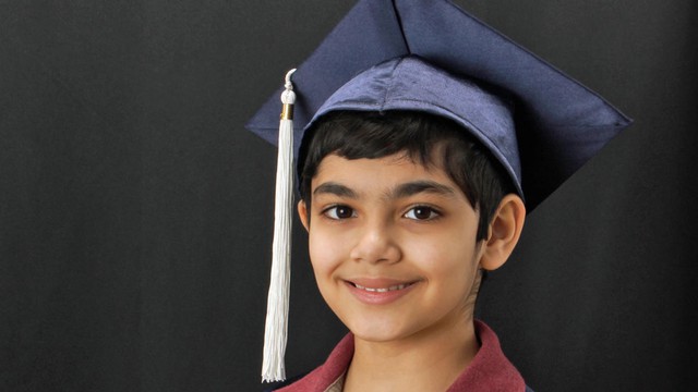 
Cậu bé thần đồng Tanishq Abraham, 11 tuổi, tốt nghiệp đại học tại bang California, Mỹ.
