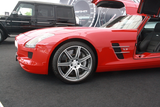 Can canh sieu xe cua canh chim Mercedes SLS AMG