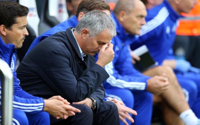 Chiếc ghế HLV Chelsea của Jose Mourinho đang bị lung lay dữ dội. Ảnh: Internet.