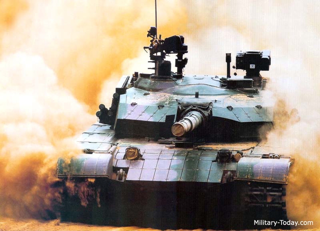 
Theo OE Watch, dù Trung Quốc không tiết lộ danh tính loại xe tăng nào đã đại bại nhưng căn cứ vào hình ảnh được công bố trước đó về cuộc tập trận này cho thấy đây chính là tăng Type 99 - loại tăng chủ lực hiện nay của Lục quân Trung Quốc.
