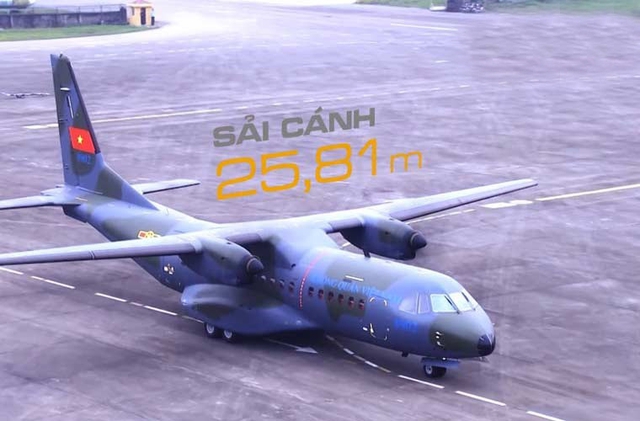 Máy bay vận tải C-295 có chiều dài 24,50m, sải cánh 25,81m, chiều cao 8,60m.