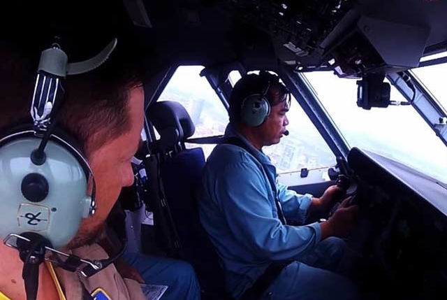 Buồng lái 2 người của C-295 cực kì hiện đại với việc tích hợp kĩ thuật số toàn bộ do Thales cung cấp.