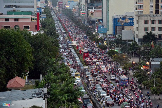 Giao thông Sài Gòn tê liệt chiều cuối năm. Ảnh: Zing.vn