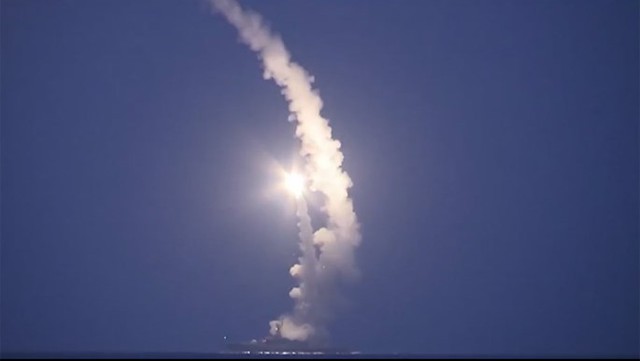 
Tàu tên lửa Nga phóng tên lửa Klub vào các mục tiêu IS từ khoảng cách 1.500 km
