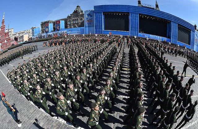Ceremonial calculations of ground troops - and in the parade will be attended by more than 16 thousand. Soldiers - marched through Red Square 