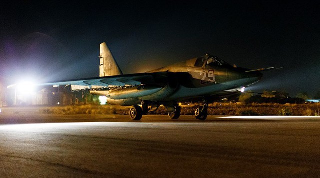 
Su-25 xuất kích từ căn cứ không quân Nga ở Syria. (Nguồn: Bộ Quốc phòng Nga)
