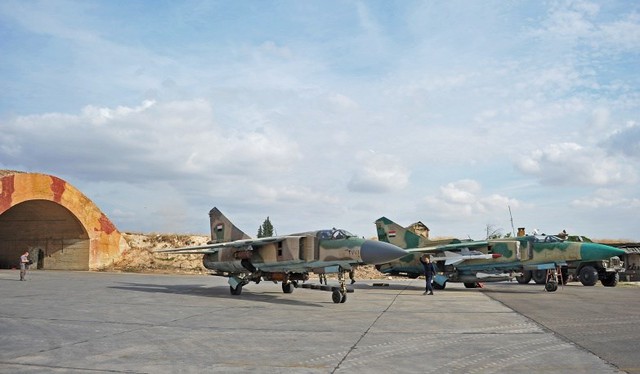 
Những chiếc Mig-23 của Syria đã được treo lắp bom và tên lửa. Trong số 447 mục tiêu của IS bị các máy bay chiến đấu Syria không kích, có trung tâm chỉ huy; kho bom, đạn, mìn tại Damascus.
