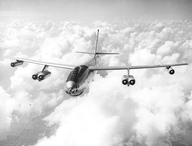 
Máy bay ném bom B-47
