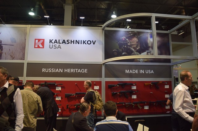 Gian hàng Kalashnikov USA tại triển lãm SHOT 2015. Các sản phẩm trưng bày vẫn là hàng sản xuất tại Nga. Tuy nhiên, RWC hy vọng có thể sớm sản xuất súng AK-47 ngay tại Mỹ trong năm 2015.