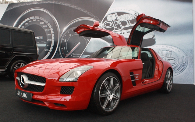 Can canh sieu xe cua canh chim Mercedes SLS AMG