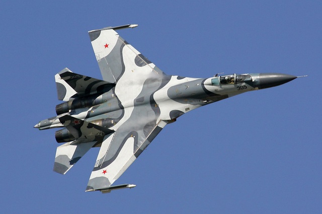 Còn chuyên gia Bill French nhận định F-35 thua xa MiG-29 và Su-27 của Nga (Trong ảnh: Chiến đấu cơ Su-27)
