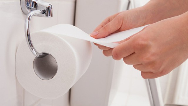 
Trong cuộc sống hầu hết phụ nữ đều không thể không sử dụng giấy vệ sinh.
