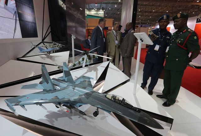 
Khu trưng bày các mô hình máy bay của Rosoboronexport, Nga.
