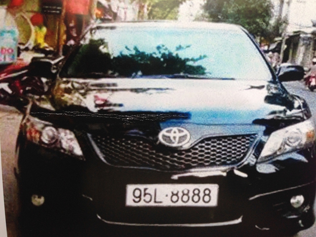 Chiếc xe Camry mang biển số tứ quý 8888 do trung tá công an Bùi Minh Thắng tự gây tai nạn năm 2012.  