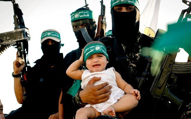 Các thành viên người Palestine của nhóm vũ trang Hamas tham diễu hành tại thành phố Gaza.