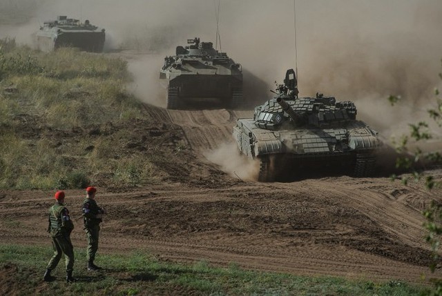 Xe tăng T-72B1 của quân đội Kazashtan được trang bị với hàng loạt giáp “gạch” ốp toàn bộ thân. Mẫu xe tăng này được quân đội Nga sử dụng chủ yếu trong cuộc chiến đẫm máu Chechnya.