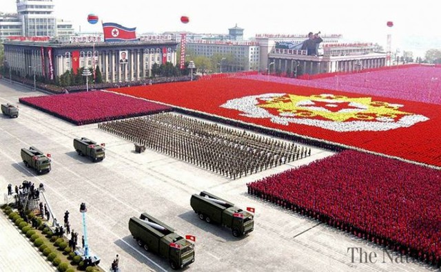 
Ngày 10/10, Triều Tiên tổ chức lễ diễu binh kỷ niệm 70 năm thành lập đảng Lao động Triều Tiên. Đây là lễ diễu binh lớn nhất kể từ khi ông Kim Jong Un lên nắm quyền lãnh đạo.
