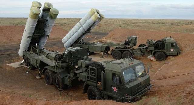 
Tổ hợp tên lửa phòng không tầm xa S-400 Triumf có thể được Nga triển khai tại Syria.
