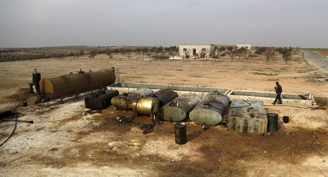
Thỏa thuận ngừng bắn tại Syria có thể khiến cuộc chiến mà Saudi Arabia và Thổ Nhĩ Kỳ khơi dậy để giành quyền kiểm soát nguồn dầu của IS bị thất bại. (Ảnh minh họa: Reuters)
