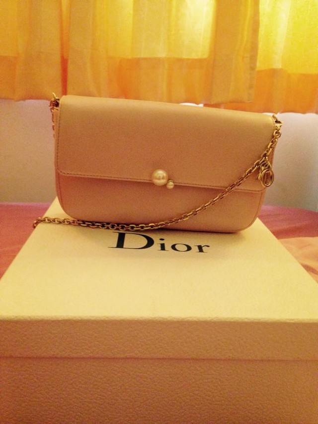 Chiếc túi Dior đắt đỏ của Ngọc Trinh mua tặng đứa bạn thân nhất