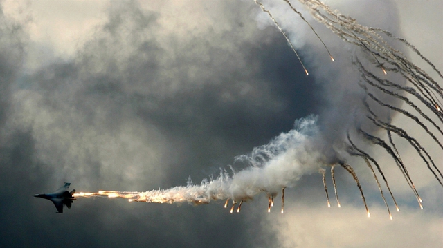 Bởi theo các chuyên gia này, tại khu vực không phận Hoa Đông, Su-35 không thể phát huy hết ưu thế. Ưu thế bay xa của Su-35 sẽ phát huy tác dụng thực sự tại Biển Đông, thiết lập mạng phòng thủ trên không phía trước đảo Hải Nam, thực hiện cuộc tuần tra mà không cần tiếp nhiên liệu trên Biển Đông trong thời gian dài.