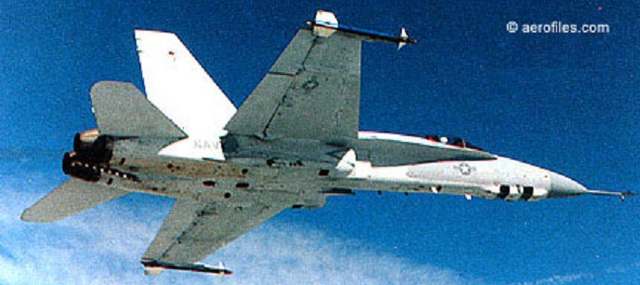 Nguyên mẫu máy bay trinh sát RF-18 với camera và cảm biến lắp dưới mũi