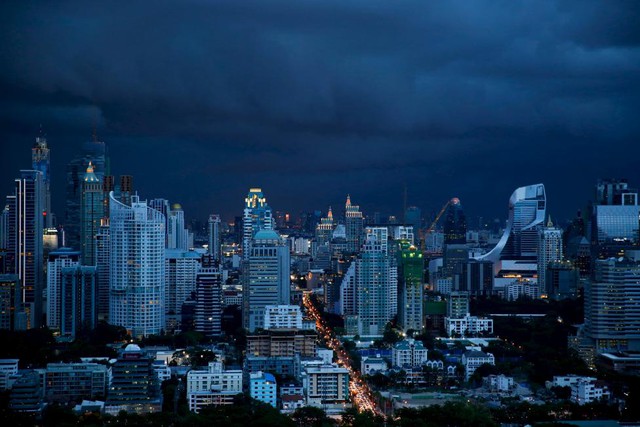 Toàn ảnh về đêm tại thành phố Bangkok, Thái Lan.