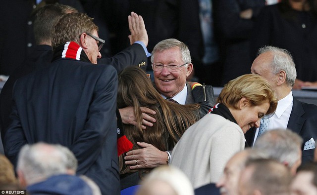 
Sir Alex hạnh phúc ở thời điểm trận đấu kết thúc.
