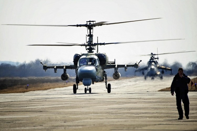 
Tiếp theo Mi-35 là dòng trực thăng tấn công tiên tiến nhất của Không quân Nga hiện nay - Ka-52 Alligator với khả năng tiêu diệt mọi mục tiêu từ trên không cho đến mặt đất.
