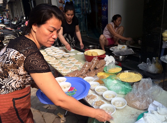 Xếp hàng, hà nội, bánh trôi, bánh chay, tết hàn thực, truyền thống, cầu may, côg ty, doanh nghiệp, mua bánh, cúng, 3/3 âm lịch, xếp-hàng, hà-nội, bánh-trôi, bánh-chay, tết-hàn-thực, truyền-thống, cầu-may, công-ty, doanh-nghiệp, mua-bánh, cúng, 3/3-âm-lịch