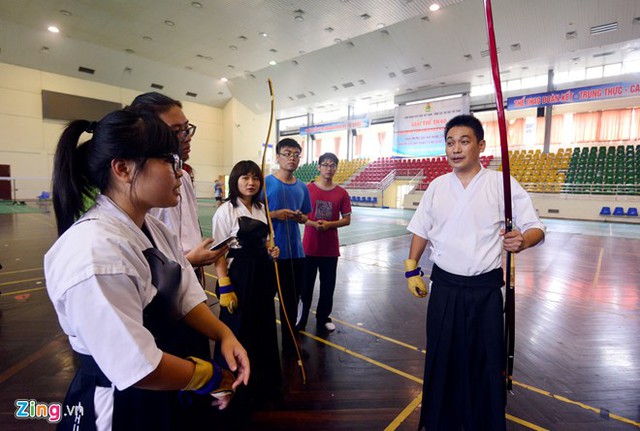 Đối với người Nhật cây cung và mũi tên là những vật thể đầy tôn kính, được gửi gắm tinh thần và sử dụng một cách ngưỡng vọng. Cung đạo không hẳn là môn thể thao mà còn được coi như là một nghi thức tôn giáo. Tư tưởng của Kyudo nói về năng lực phát huy từ việc rèn luyện sự kiên nhẫn, anh Uemura cho biết thêm.