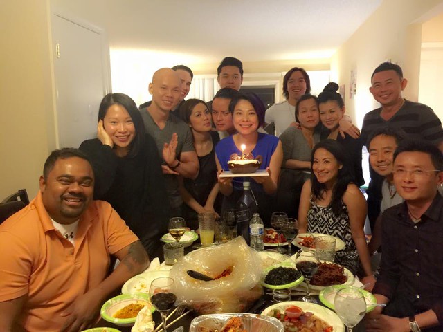 Bữa tiệc sinh nhật tuổi 38 vui vẻ, đầm ấm của búp bê Thanh Thảo