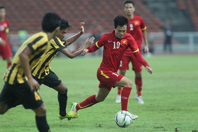 Văn Toàn làm khổ các hậu vệ U23 Malaysia