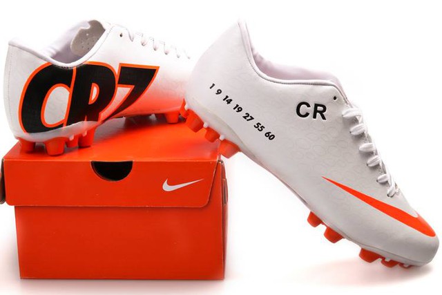 “Chứng nhân” đặc biệt đó có tên riêng là Mercurial Vapor IX CR7 Collection và mang màu trắng