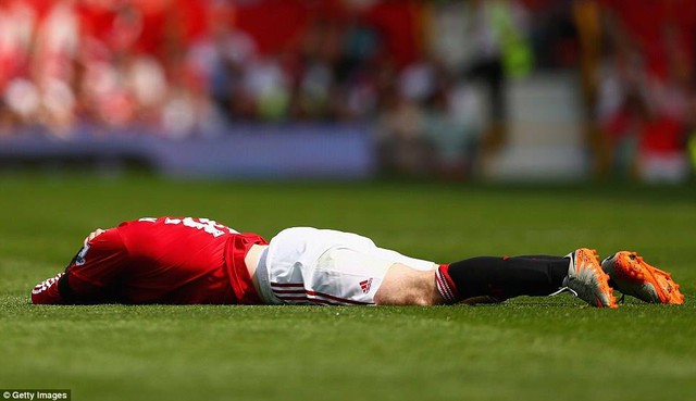 Rooney không có màn thể hiện tốt trong trận khai màn Premier League.