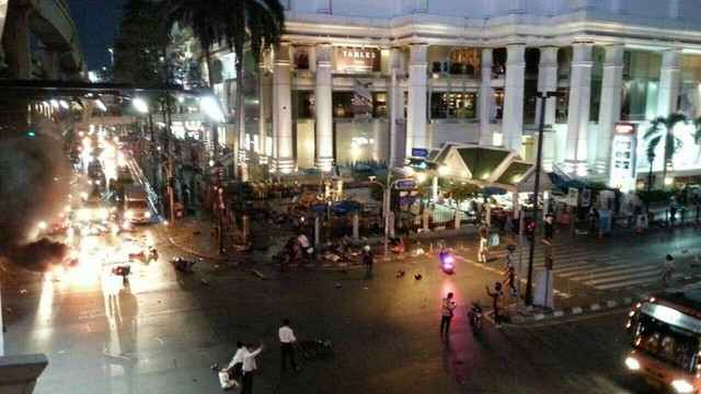 Vụ nổ bom làm rung chuyển trung tâm thủ đô Bangkok.
