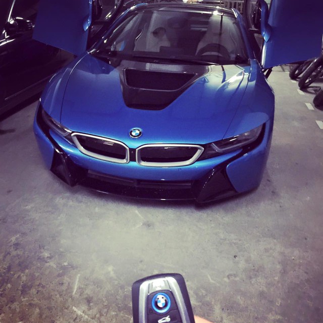 
Chiếc BMW i8 màu xanh ngọc đầu tiên xuất hiện tại Việt Nam
