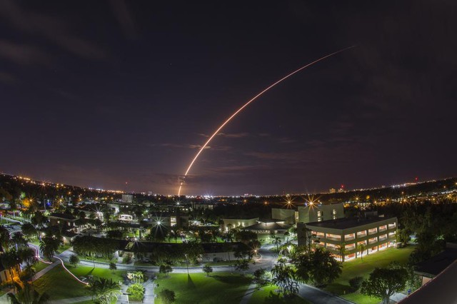 Tên lửa đẩy United Launch Alliance Atlas V 551 được phóng đi từ căn cứ không quân Cape Canaveral ở bang Florida, Mỹ.