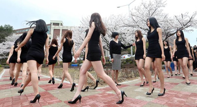 Dàn nữ sinh dáng chuẩn, chân dài không thua siêu mẫu - 4
