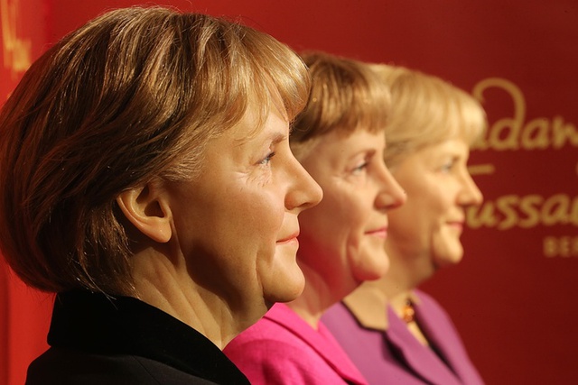 Ba bức tượng sáp của Thủ tướng Đức Angela Merkel được trưng bày tại bảo tàng Madame Tussauds ở Berlin.